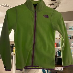 North face girls fleece zip up jacket. Gently used size small